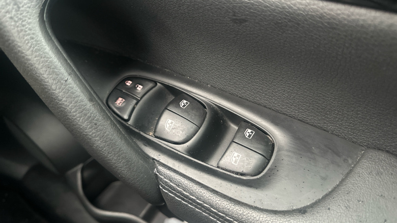 Nissan Qashqai 1.3 DiG-T N-Connecta 5dr Petrol Hatchback